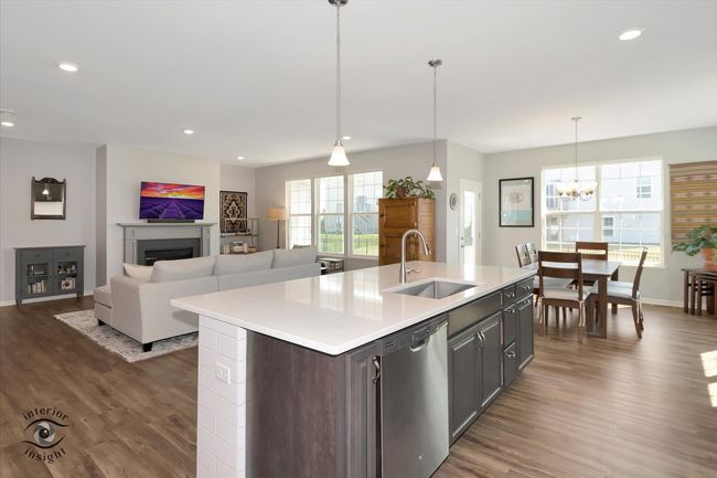 EAT IN KITCHEN WITH ISLAND SEATING | Image 9