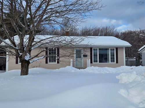 43 Glenda Cres, Sydney, NS, B1S2M4 | Card Image