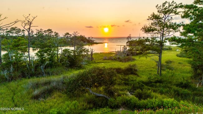5 West Ct, House other with 6 bedrooms, 5 bathrooms and 1 parking in Pine Knoll Shores NC | Image 5