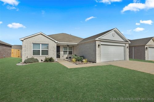 7413 E 158th St S, Bixby, OK, 74008-2785 | Card Image
