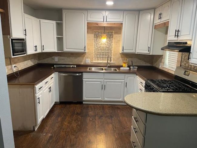 809 N 6th St, House other with 4 bedrooms, 2 bathrooms and 2 parking in Ballinger TX | Image 6