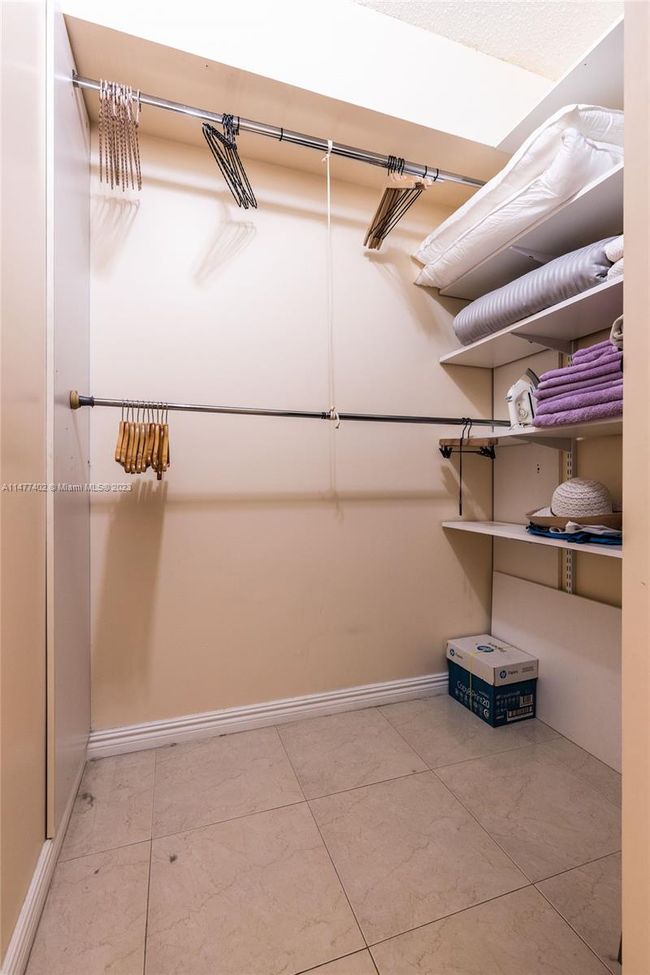 APT-603 - 17555 Atlantic Blvd, Condo with 2 bedrooms, 2 bathrooms and null parking in Sunny Isles Beach FL | Image 37