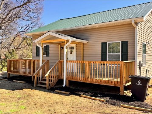 241 Forest Hill Ave, Winston-Salem, NC, 27105-3515 | Card Image