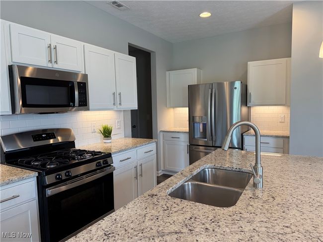 3464 Magnolia Ln, Townhouse with 3 bedrooms, 3 bathrooms and null parking in Uniontown OH | Image 8