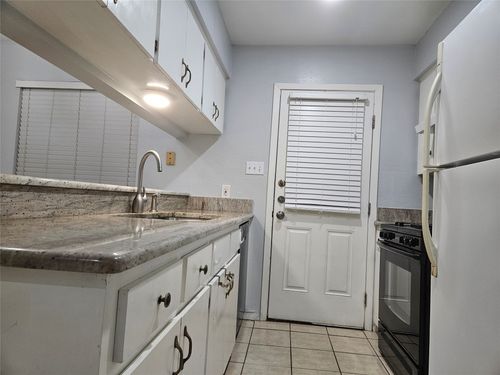 b-2305 Cottonwood Dr, Georgetown, TX, 78628-3210 | Card Image