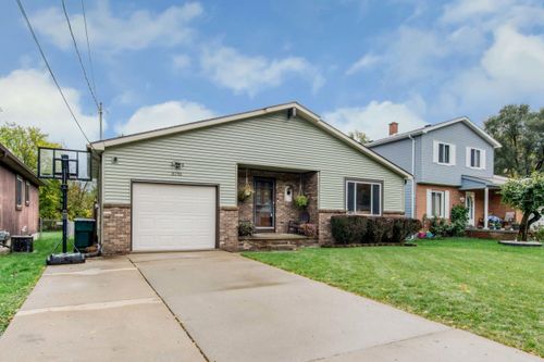 5751 Joshua St, Lansing, MI, 48911-5136 | Card Image