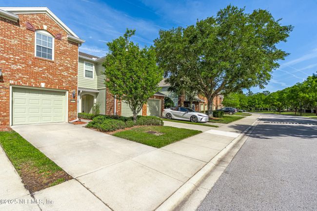 6977 Woody Vine Dr, Townhouse with 3 bedrooms, 3 bathrooms and null parking in Jacksonville FL | Image 4