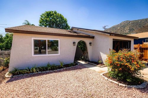 33190 Walls St, Lake Elsinore, CA, 92530-6057 | Card Image
