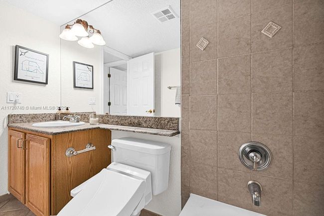 APT-703 - 1501 E Broward Blvd, Condo with 3 bedrooms, 2 bathrooms and null parking in Fort Lauderdale FL | Image 24