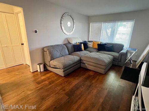 h06-4859 Mansfield Ave, Royal Oak, MI, 48073-1346 | Card Image