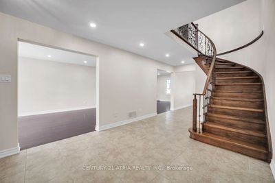 38 Pickett Cres, House other with 4 bedrooms, 4 bathrooms and 4 parking in Richmond Hill ON | Image 3