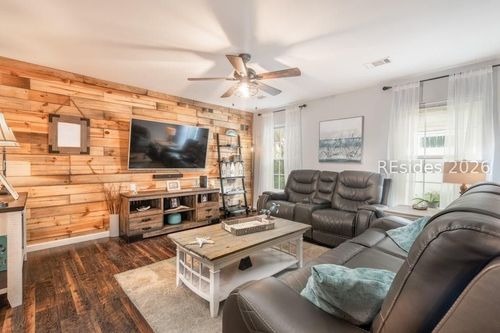 21 Pine Forest Dr, Bluffton, SC, 29910-4013 | Card Image