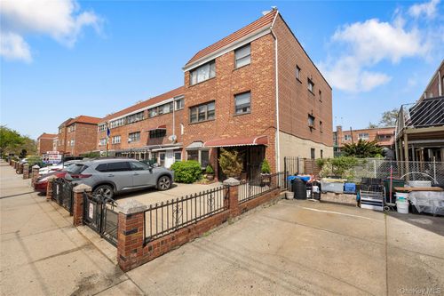 3141 68th St, Woodside, NY, 11377-1224 | Card Image