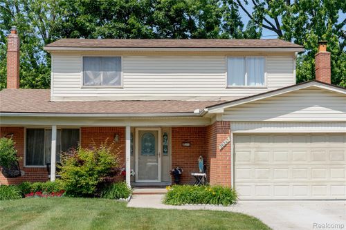 38247 Forsdale Dr, Sterling Heights, MI, 48310-2835 | Card Image