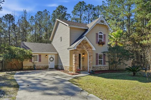 221 Music St, Waveland, MS, 39576-3133 | Card Image