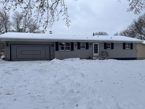 8941 48th Ave N, New Hope, MN, 55428-4421 | Card Image