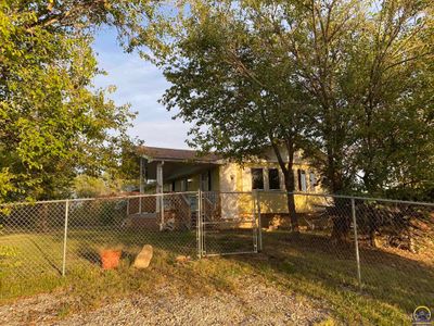 643 Ne 62nd St, House other with 3 bedrooms, 3 bathrooms and null parking in Topeka KS | Image 3