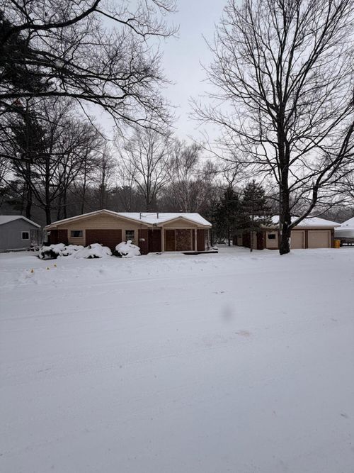 9690 W Silver Lake Rd, Mears, MI, 49436-9651 | Card Image