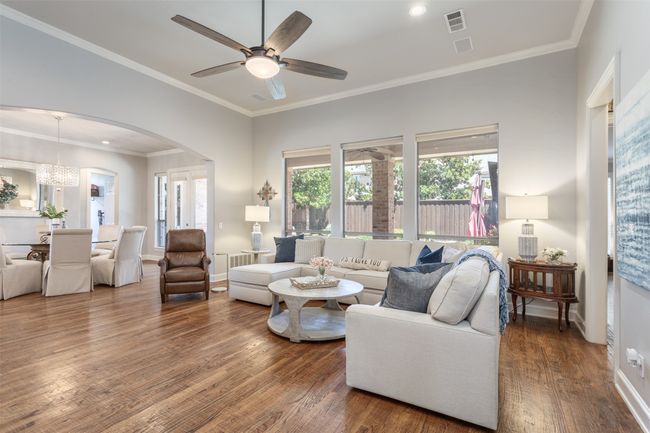 Large family room overlooking the pool. | Image 11