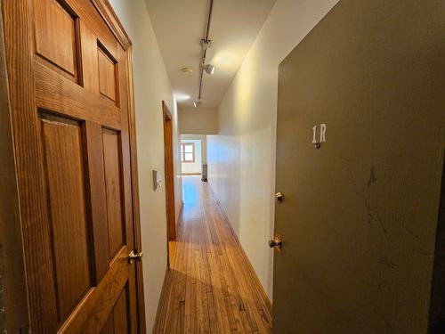 1r-703 Cornelia Ave, Chicago, IL, 60657-2467 | Card Image