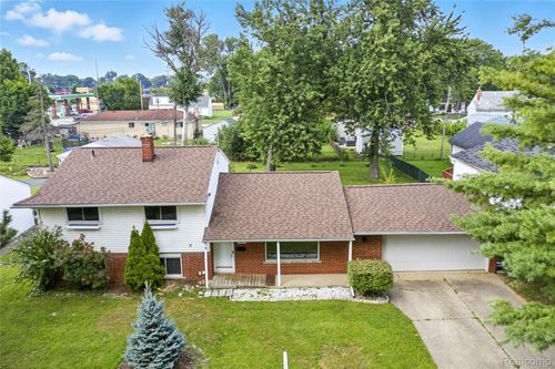 29204 Bridge St, Garden City, MI, 48135-2107 | Card Image