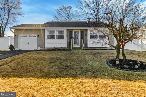 423 Greenview Rd, TURNERSVILLE, NJ, 08012-1557 | Card Image