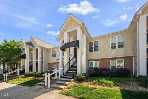 apt-202-2400 Huntscroft Ln, Raleigh, NC, 27617-8503 | Card Image