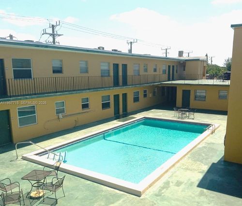 3c-1975 Ne 135th St, North Miami, FL, 33181-2140 | Card Image
