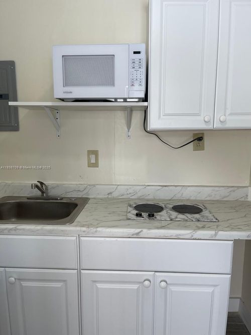 e2-2215 Mayo St, Hollywood, FL, 33020 | Card Image
