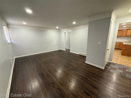 8064 Whitefield St, Dearborn Heights, MI, 48127-1149 | Card Image