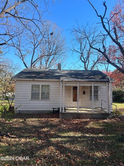 211 S Brownell Avenue, House other with 2 bedrooms, 1 bathrooms and null parking in Joplin MO | Image 1