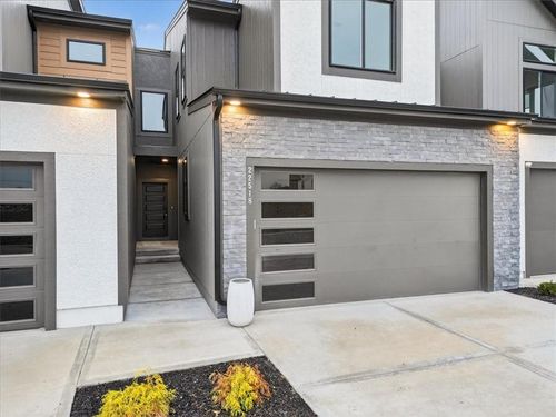 9305 Aminda St, Lenexa, KS, 66227 | Card Image