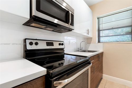 apt-2-214 Salamanca Ave, Coral Gables, FL, 33134-3951 | Card Image