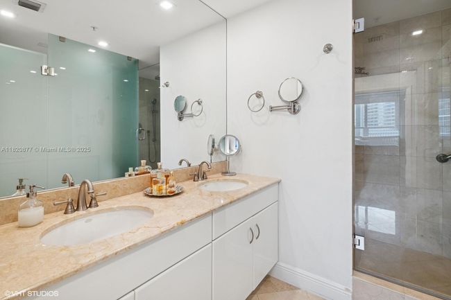 APT-2202 - 801 Brickell Key Blvd, Condo with 2 bedrooms, 2 bathrooms and null parking in Miami FL | Image 16