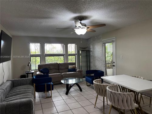 318-15661 Sw 104th Ter, Miami, FL, 33196-3529 | Card Image