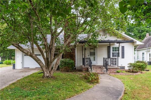 721 Bridge St, Sweet Springs, MO, 65351-1401 | Card Image