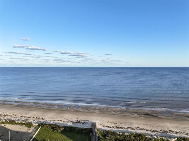 3233 Castle Dr, House other with 3 bedrooms, 2 bathrooms and 1 parking in Crystal Beach TX | Image 35