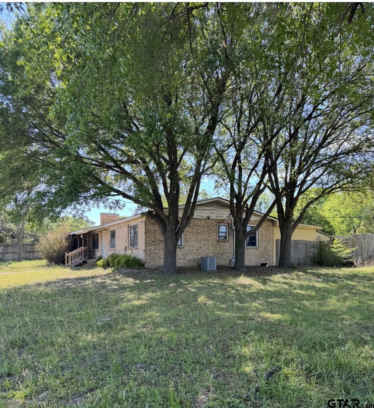 Commercial Sale in Lindale