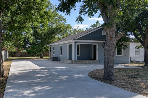 219 E Davilla St, Bartlett, TX, 76511-4213 | Card Image