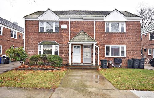 7516 197th St, Fresh Meadows, NY, 11366-1817 | Card Image