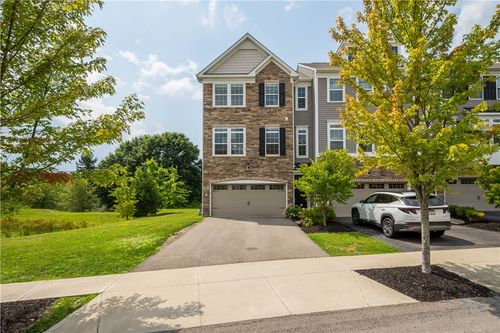 231 Eagle Dr, Cranberry Township, PA, 16066-1807 | Card Image