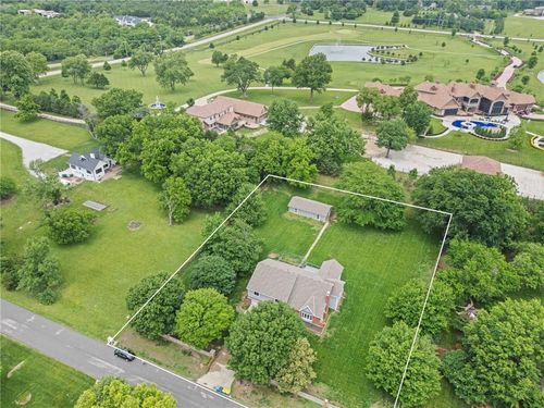 6888 W 185th Ter, Stilwell, KS, 66085-8923 | Card Image