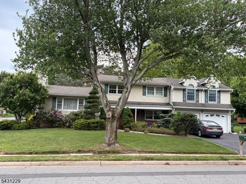 19 Annette Dr, Edison, NJ, 08820-1012 | Card Image