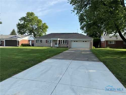 213 Hickory St, Swanton, OH, 43558-1124 | Card Image