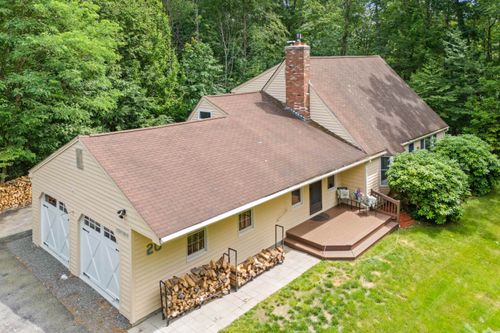 20 Wedgewood Dr, Londonderry, NH, 03053-2905 | Card Image