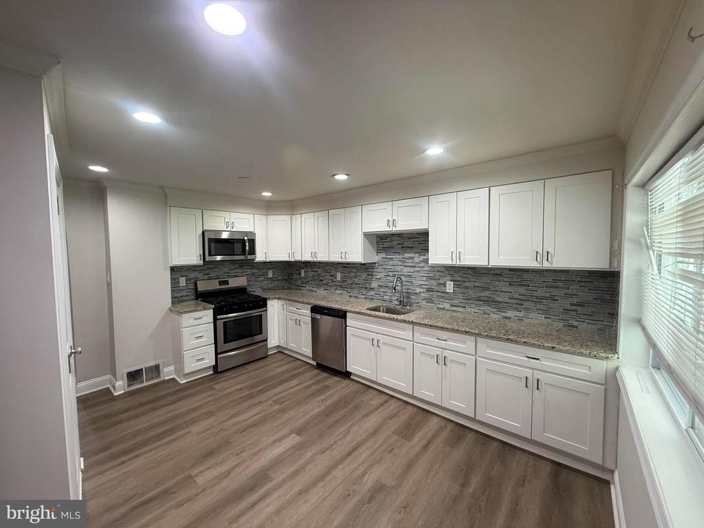 Residential Lease in MOUNT HOLLY 4