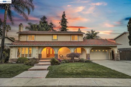 796 Posada Way, Fremont, CA, 94536-2680 | Card Image