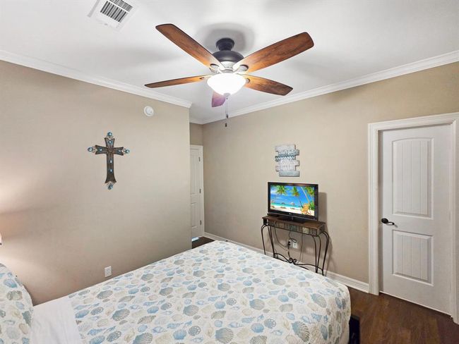 933 Westview, House other with 2 bedrooms, 2 bathrooms and 1 parking in Crystal Beach TX | Image 32