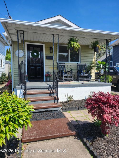 817 Lincoln St, Dickson City, PA, 18519-1428 | Card Image