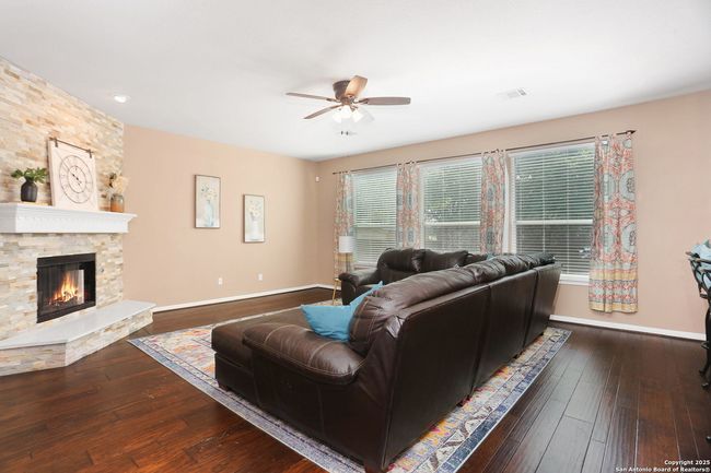 9510 Loyal Vly, House other with 4 bedrooms, 3 bathrooms and null parking in San Antonio TX | Image 9